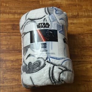 Star Wars Big Plush Throw in White and Black